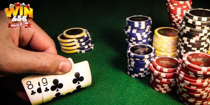 Cược tiền mặt được biết đến là một trong các dạng cược Poker phổ biến nhất hiện nay.