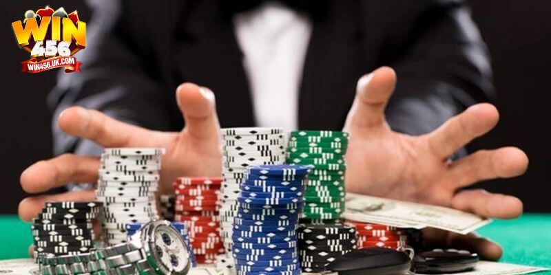 Người chơi nên quan sát đồng thời phân tích tâm lý của đối thủ.